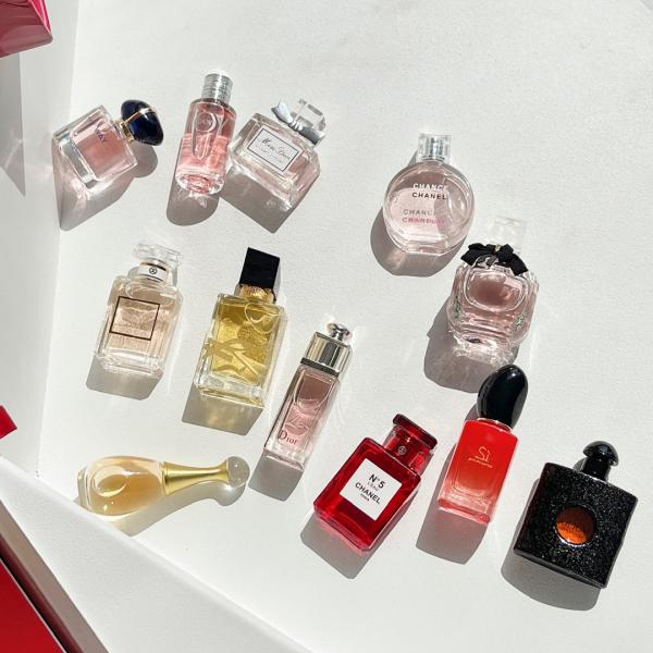 Fragrance Favorites Discovery Gift Set: 12 Luxury Mini Perfumes