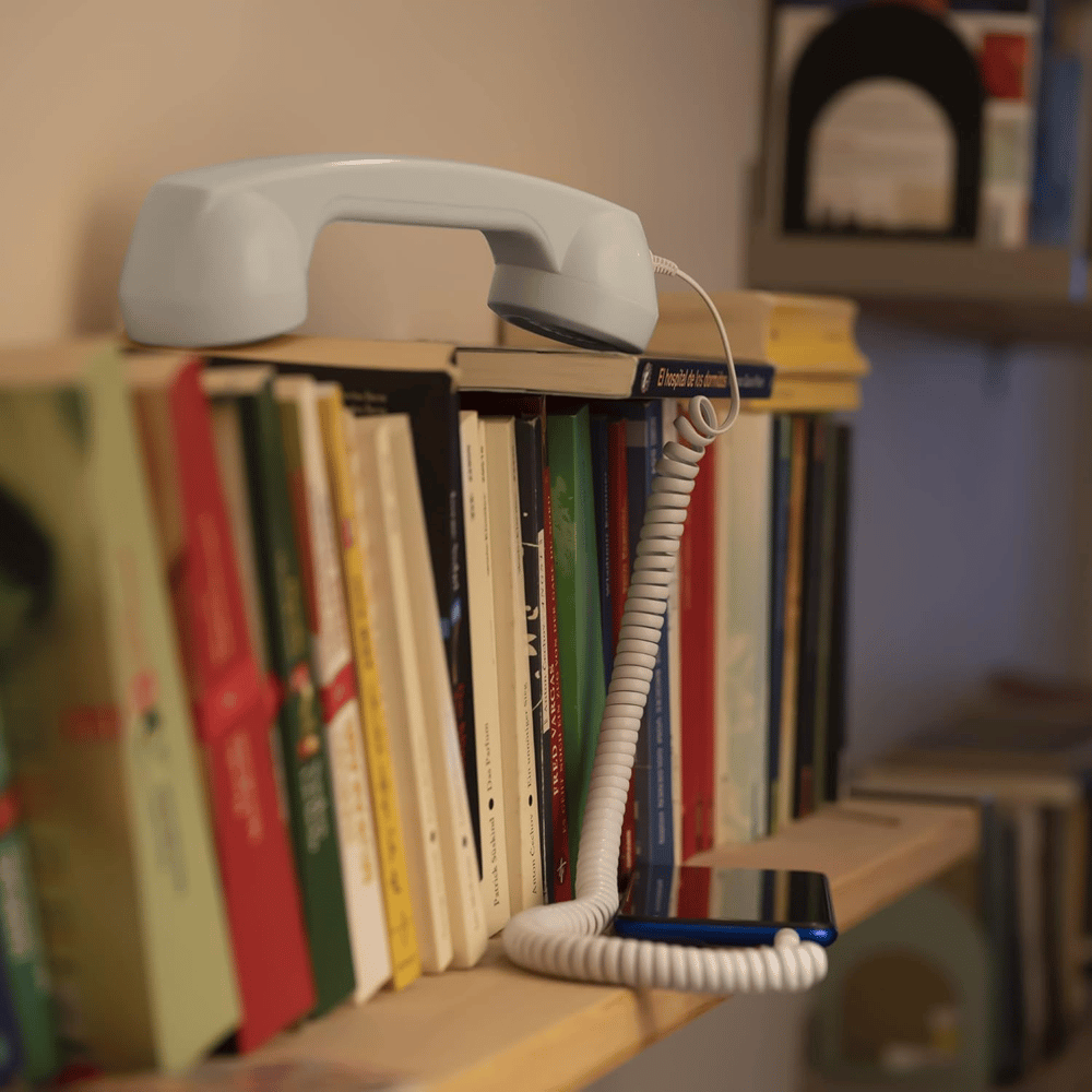 C Retro telephone style landline handle receiver