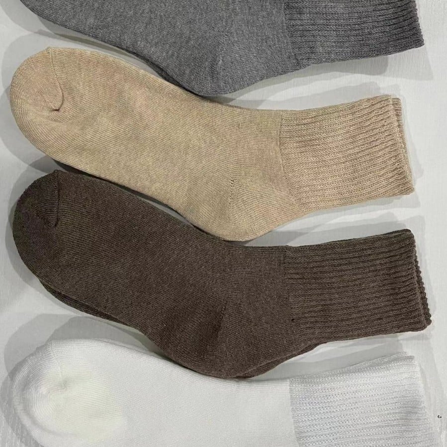 Women’s Solid Mid-Calf Socks