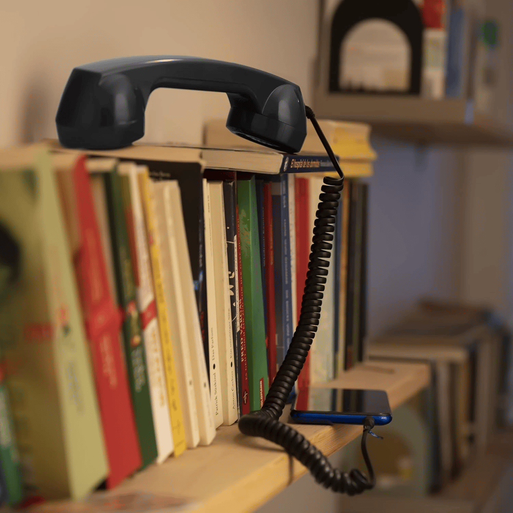 C Retro telephone style landline handle receiver