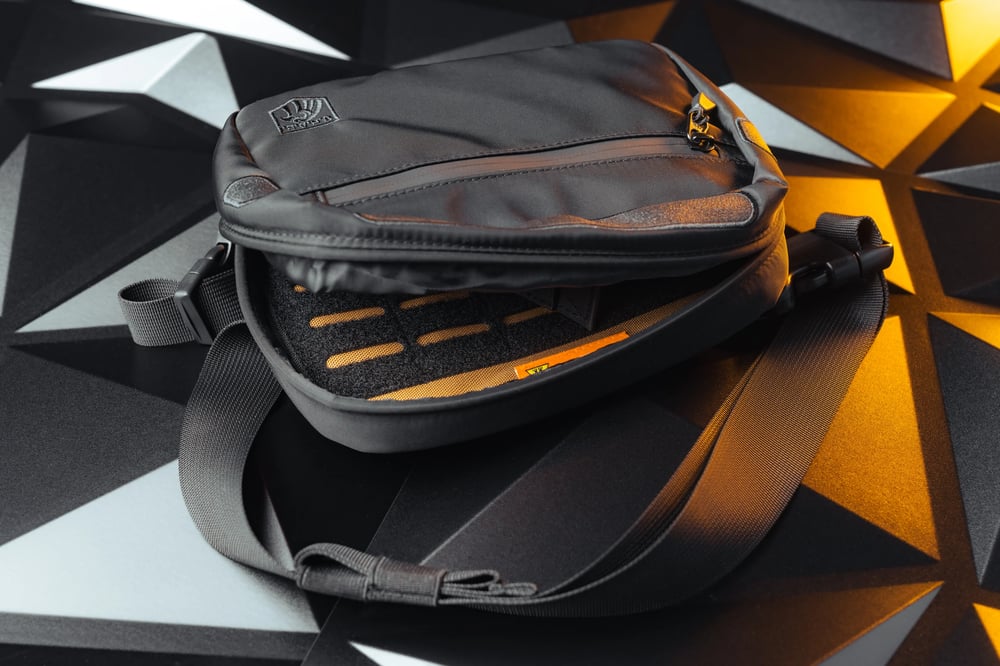 Magnetic quick-release gun bag