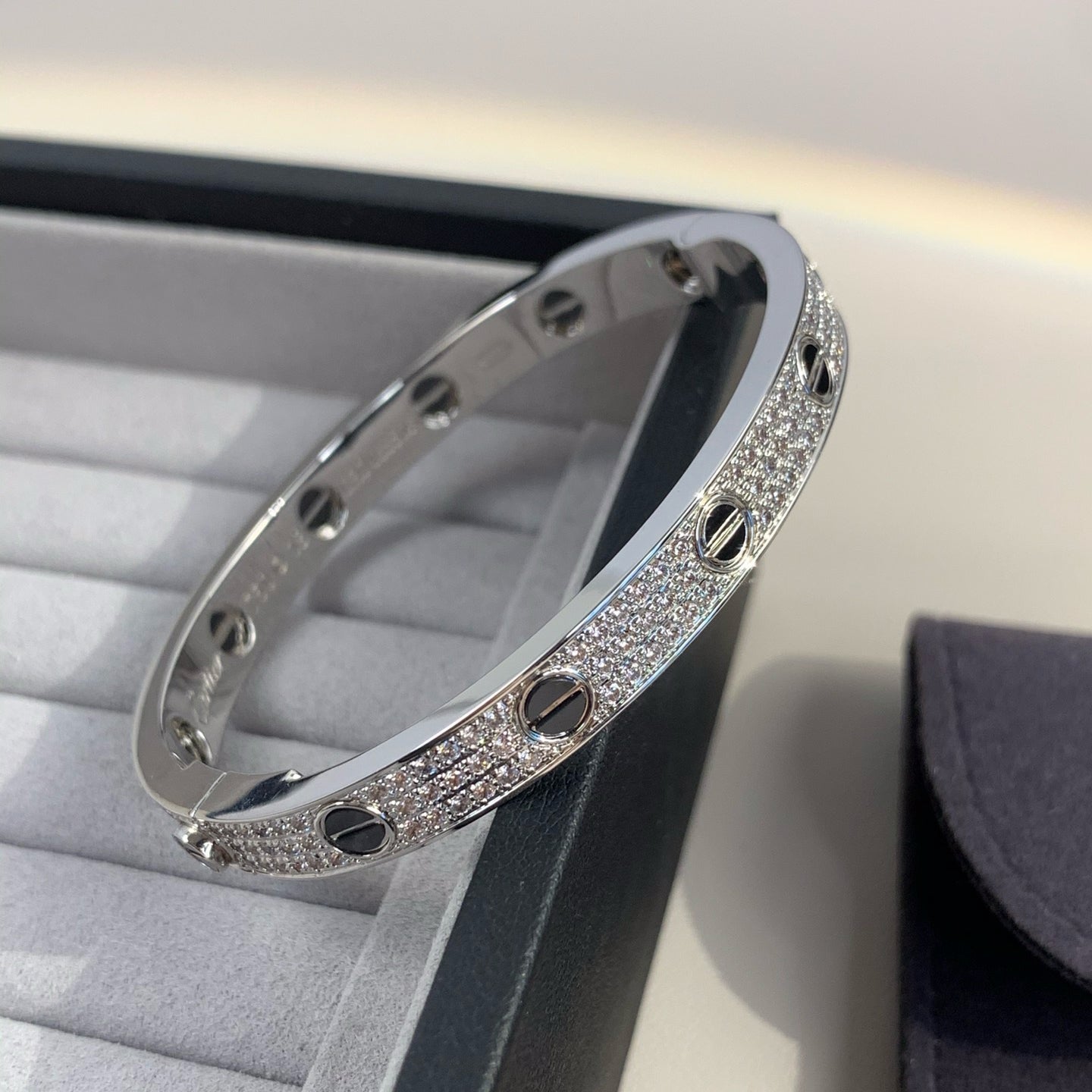 [Glitter Jewelry]LOVE BRACELET 6.1MM DIAMOND-PAVED CERAMIC
