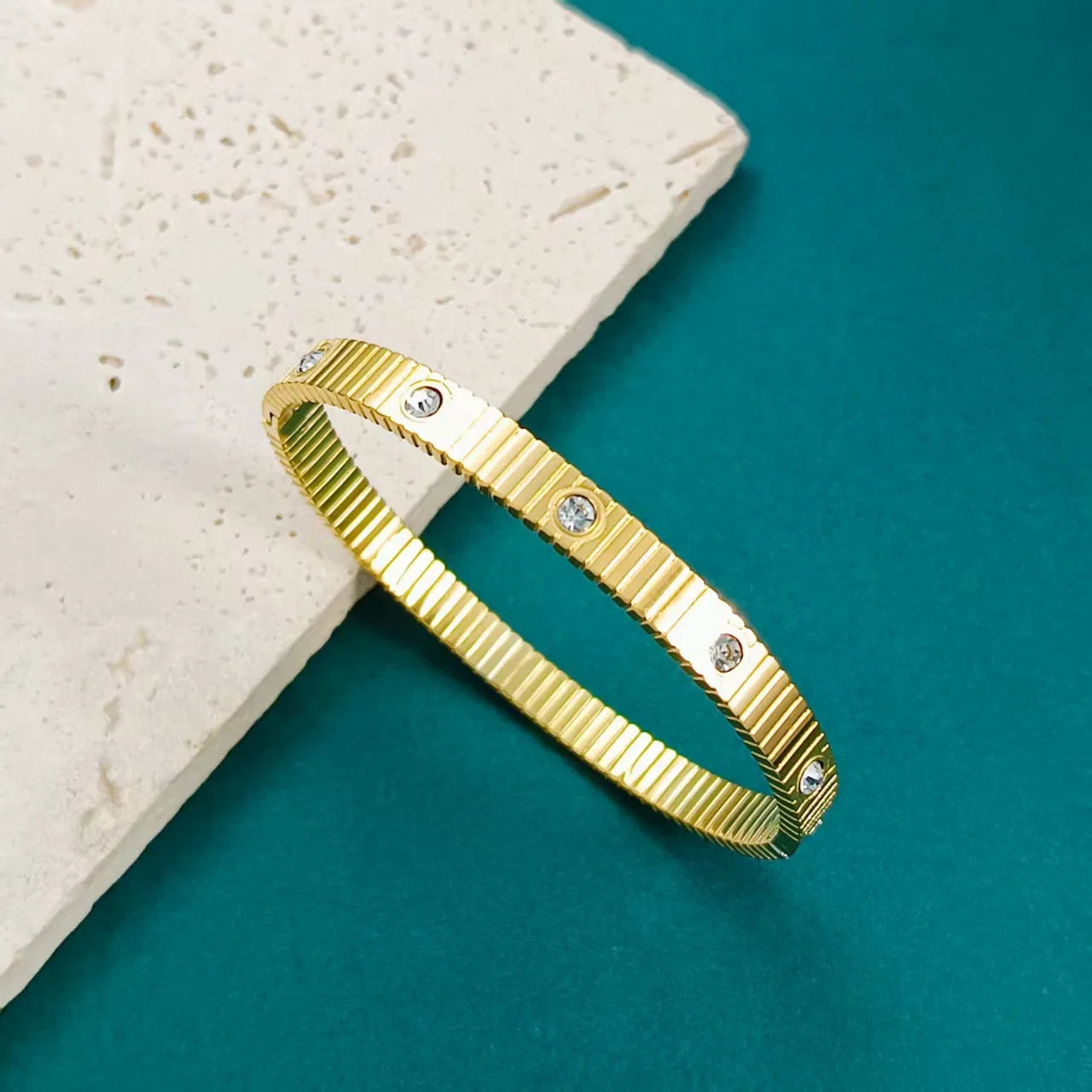 18K Gold Spiral Stripe Bracelet