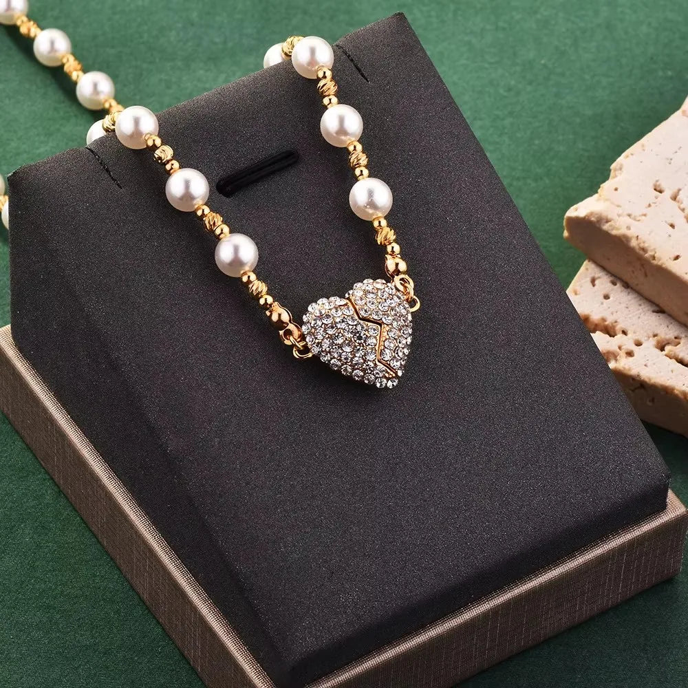 Diamond-encrusted magnetic core pendant light luxury niche design collarbone chain